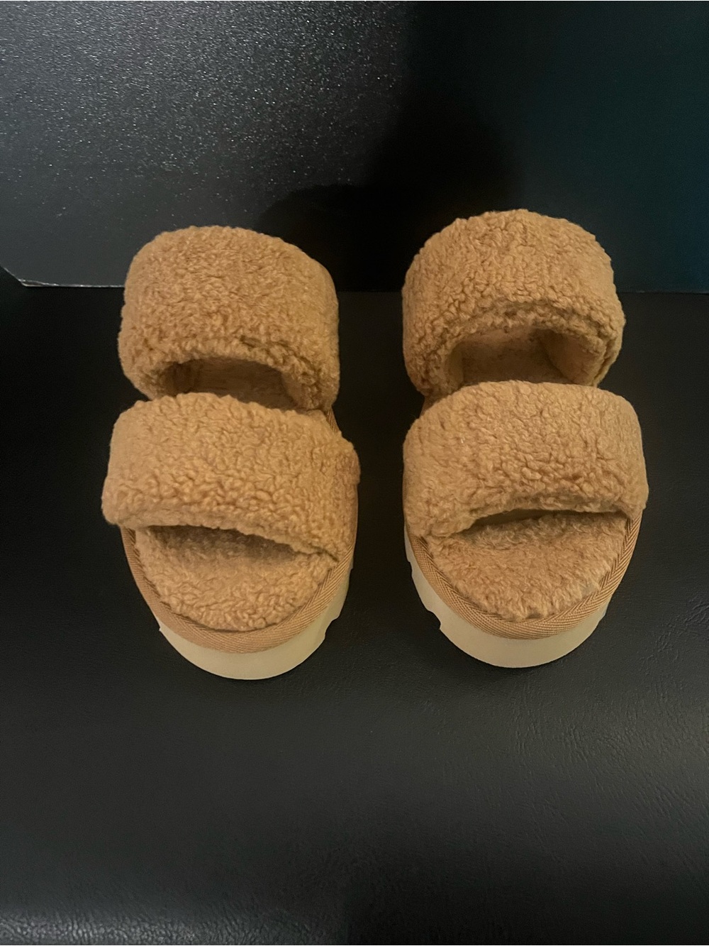 Michael Kors Winnie Camel Faux Sheering Slide Sandals, Size 8 - Picture 5 of 7